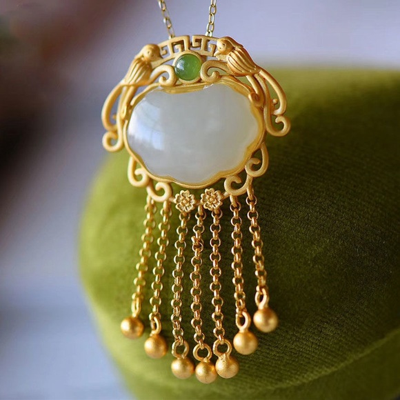 The Sassy Tassel Pendant with Chain - Picture 4 of 4